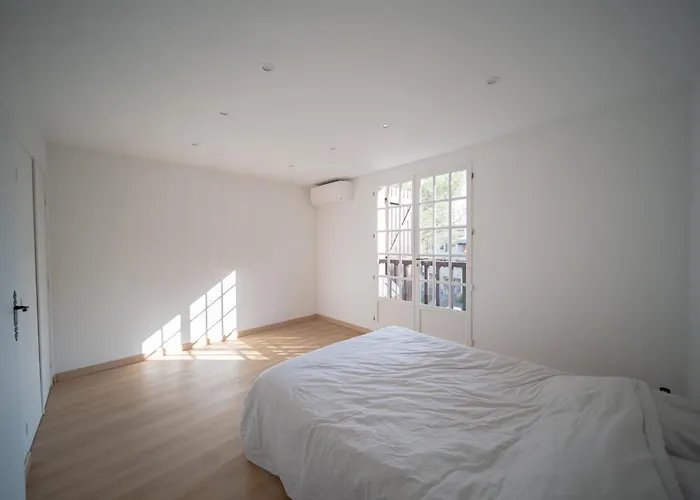 Hameau Des Pins 아파트