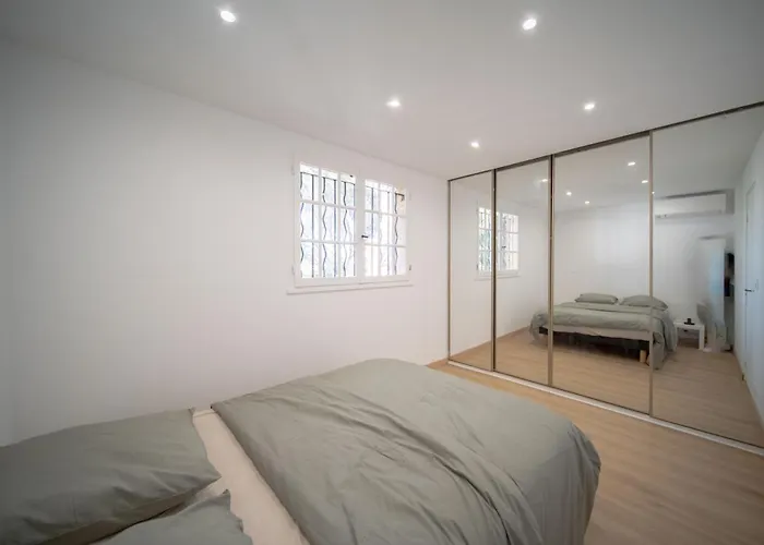 Hameau Des Pins 아파트